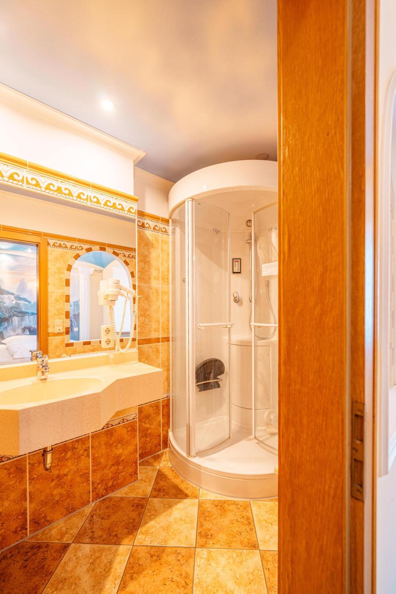 Koenig Ludwig Design Hotel Neu Zimmer Mit Sauna Oder Whirlpool Oder Mehr 알토팅 외부 사진